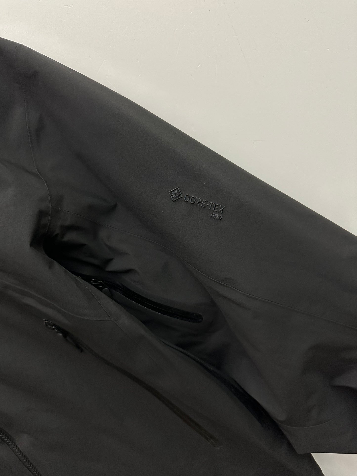 Arc’teryx Beta AR Jacket Black Men’s M Medium Gore-Tex Pro RECCO