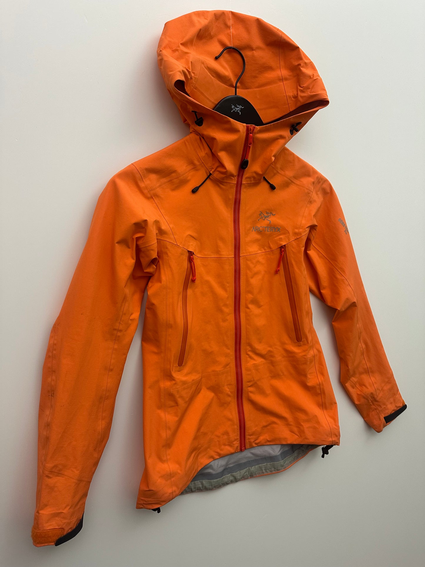 Arc’teryx Beta LT Jacket Orange Women’s S Small Gore-Tex Pro Edition