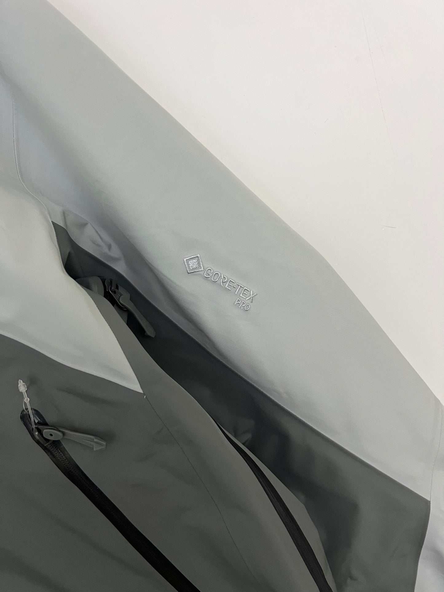 Arc’teryx Beta AR Jacket Solitude / Void Men’s S Small Gore-Tex Pro RECCO