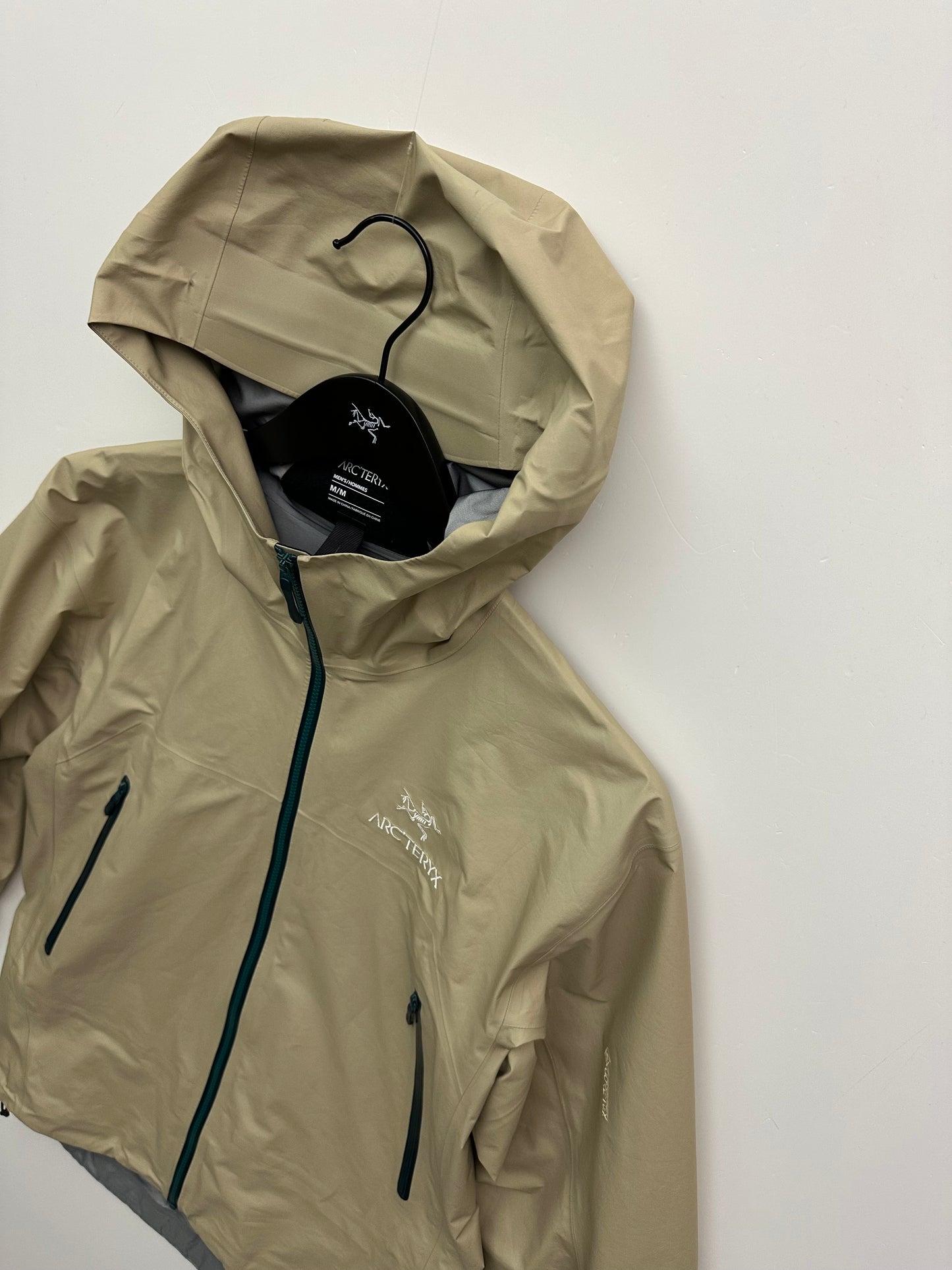 Arc’teryx Beta Jacket Wicker Men’s M Medium Gore-Tex