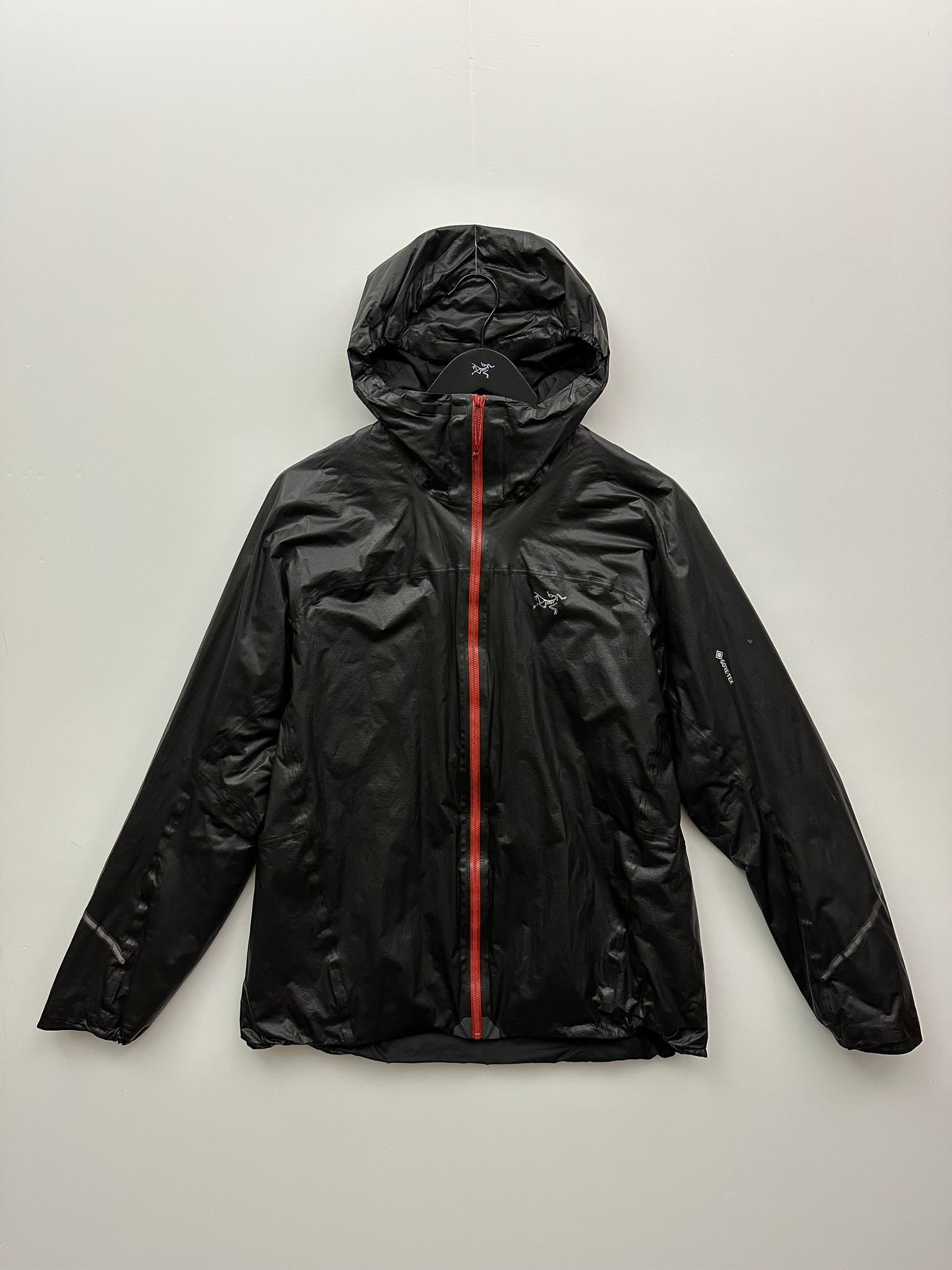 Arc’teryx Norvan SL Insulated Hoody Black / Red Men’s XL Extra Large Gore-Tex
