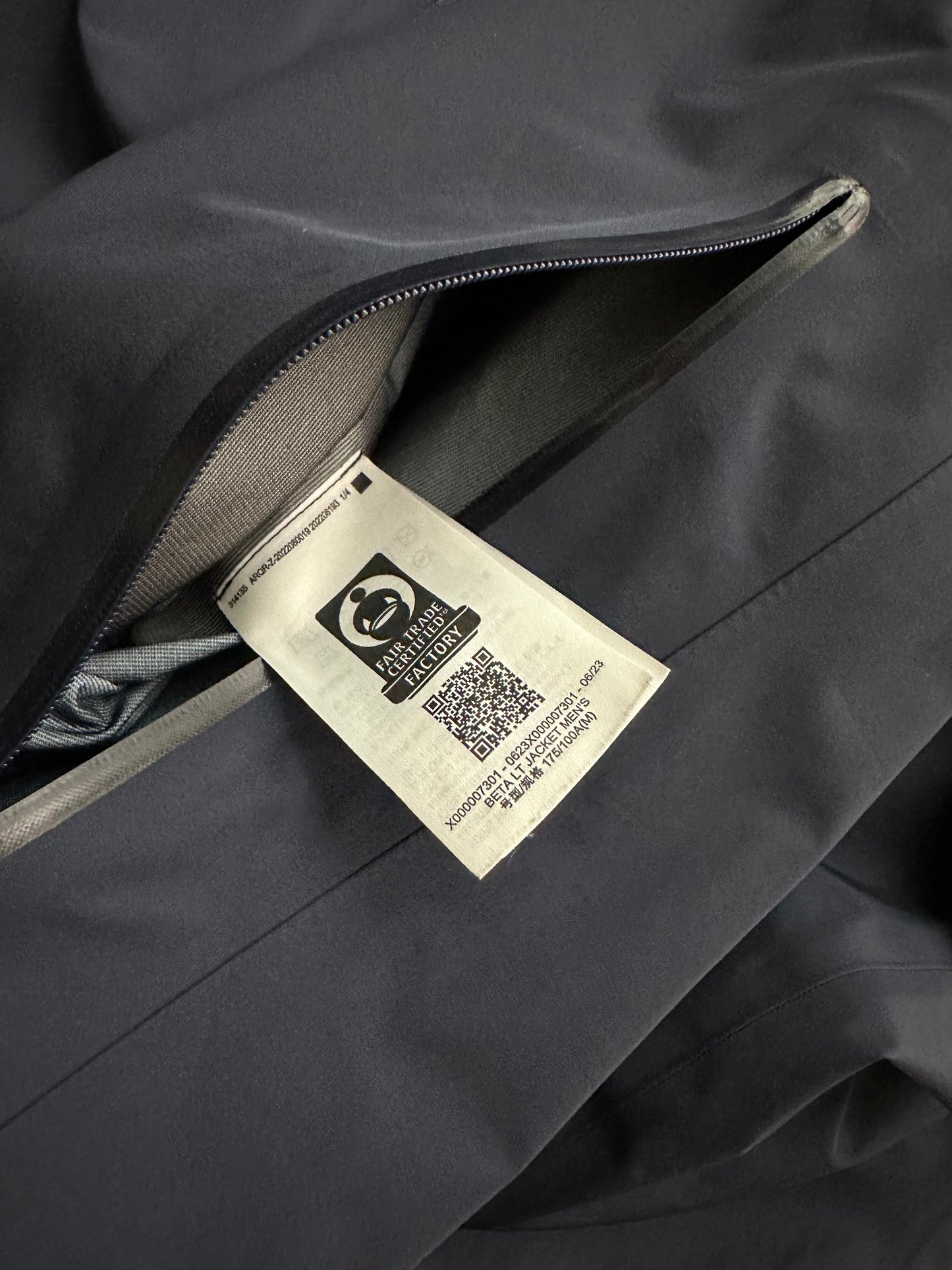 Arc’teryx Beta LT Jacket Black Sapphire Men's M Medium Gore-Tex