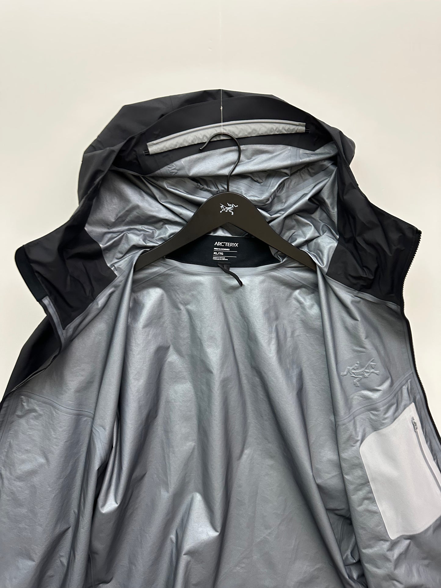 Arc’teryx Beta SL Jacket Black Men’s XL Extra Large Gore-Tex RECCO
