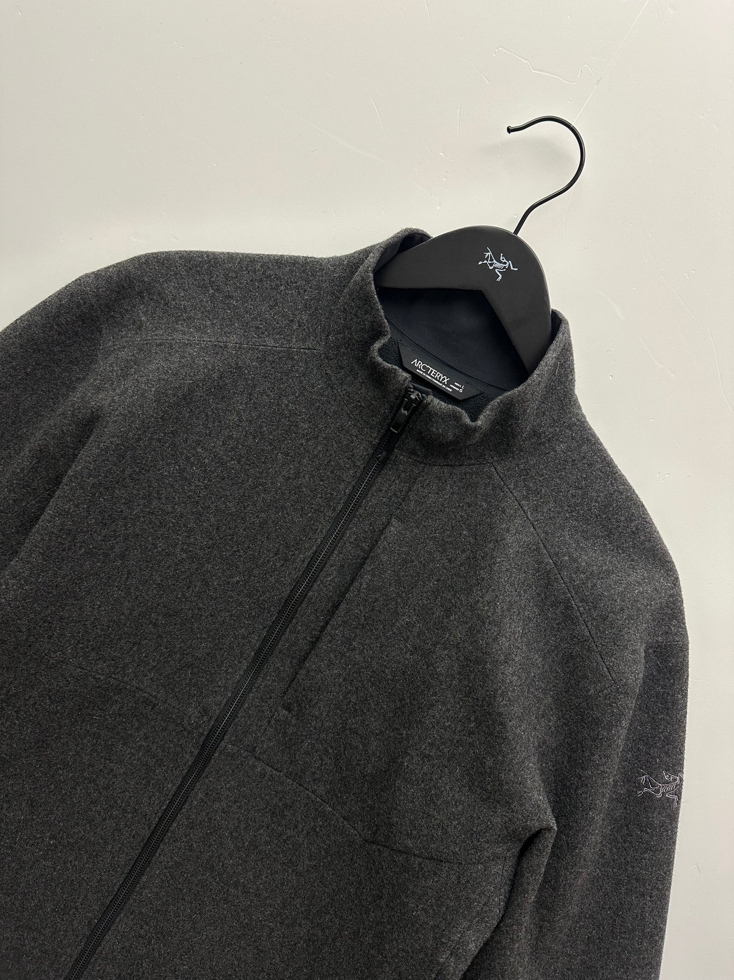 Arc’teryx Diplomat Jacket Carbon Copy Grey Men’s L Large