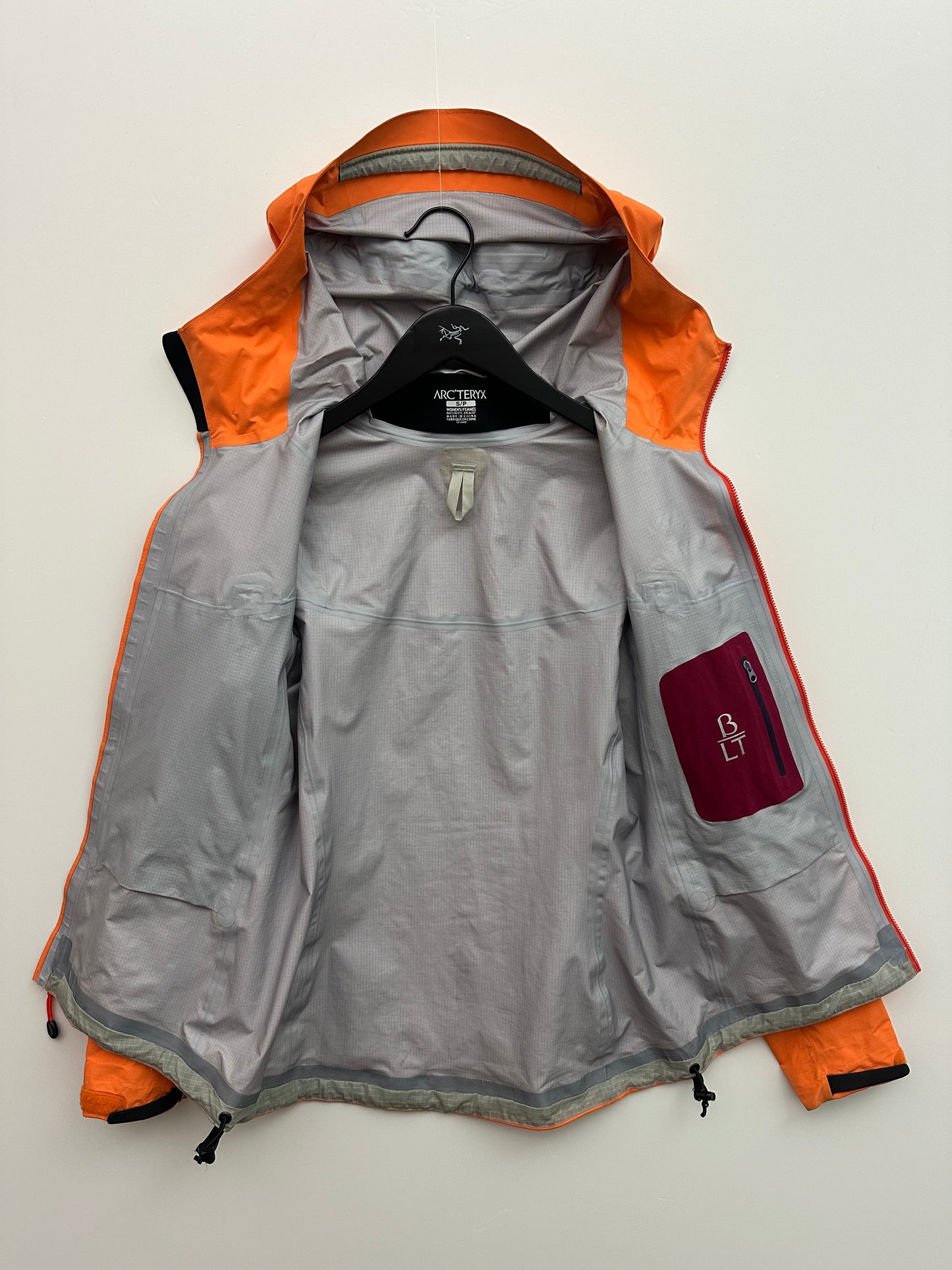 Arc’teryx Beta LT Jacket Orange Women’s S Small Gore-Tex Pro Edition