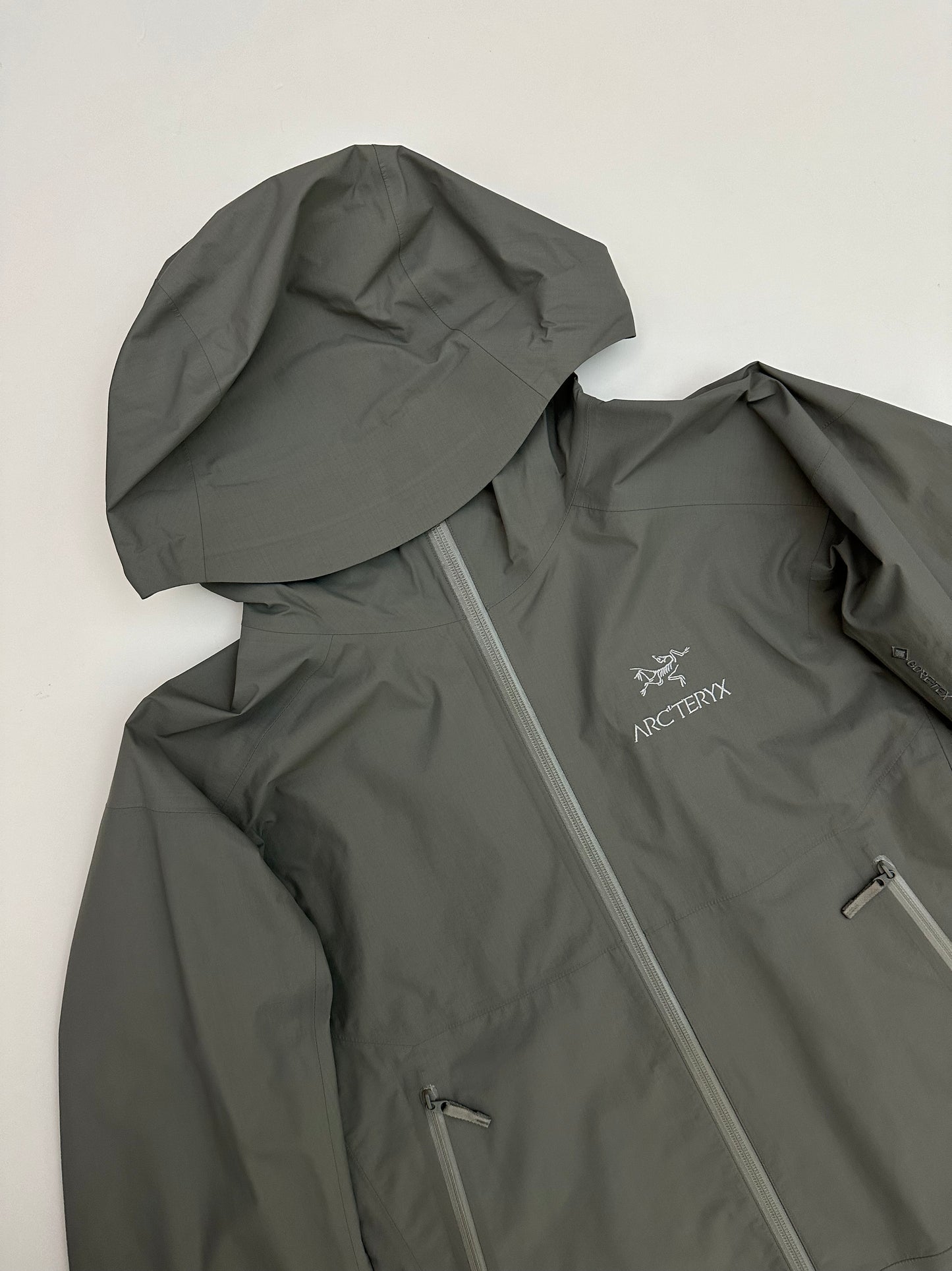 Arc’teryx Zeta SL Jacket Cryptochrome Grey Men’s S Small Gore-Tex