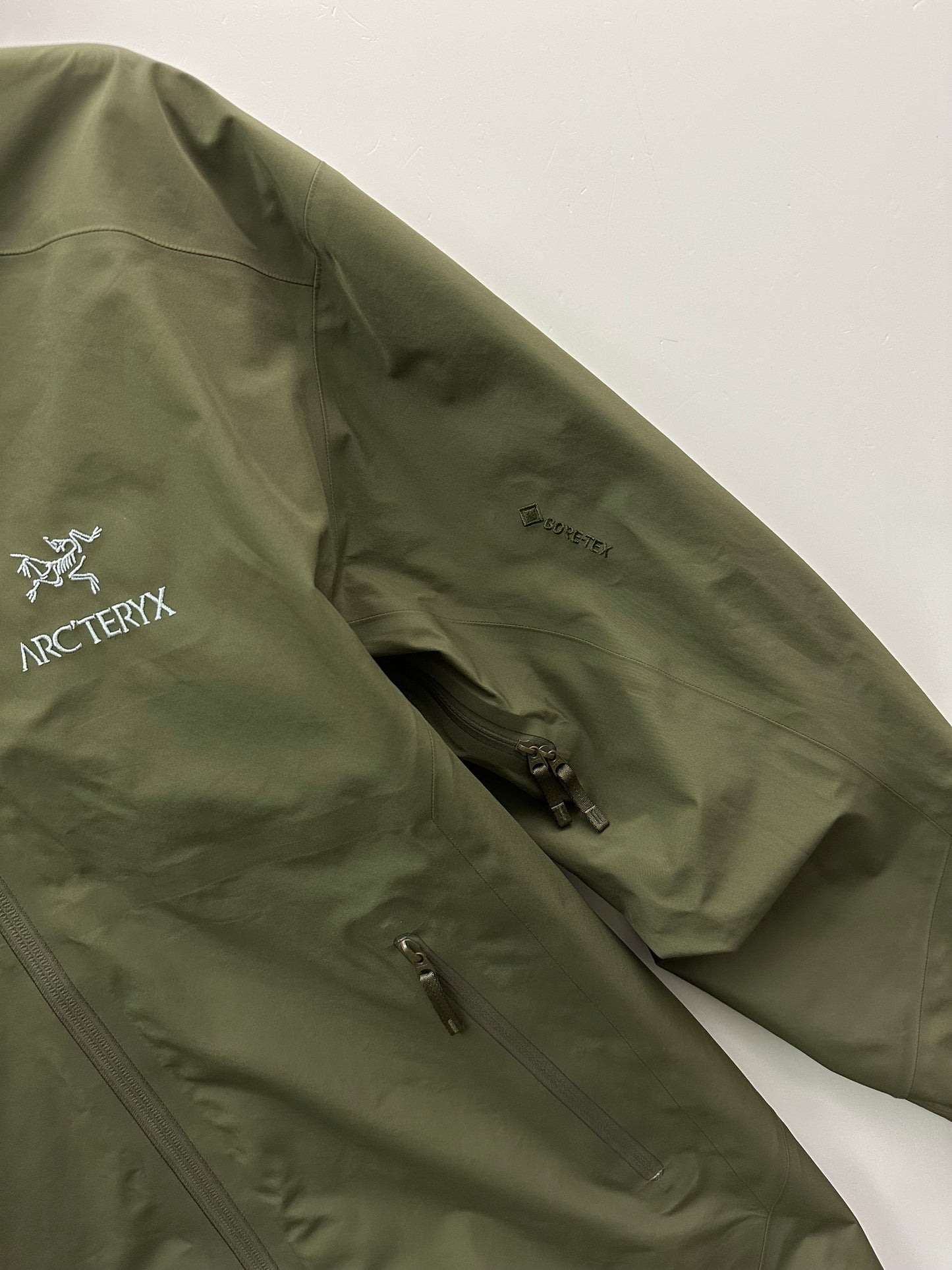 Arc’teryx Beta LT Jacket Tatsu Green Men’s L Large Gore-Tex