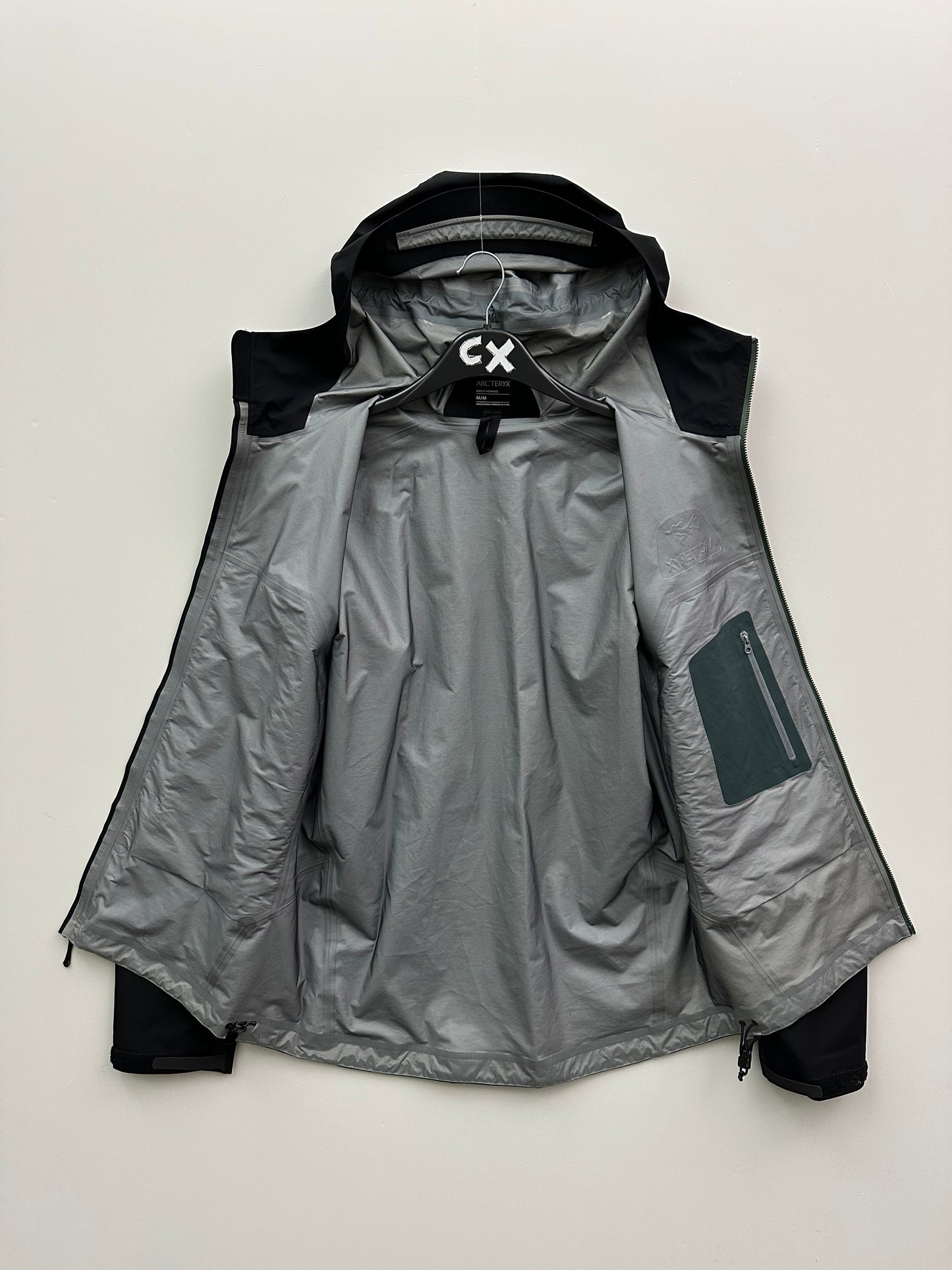 Arc’teryx Beta Jacket Black-Multi Men’s M Medium Gore-Tex