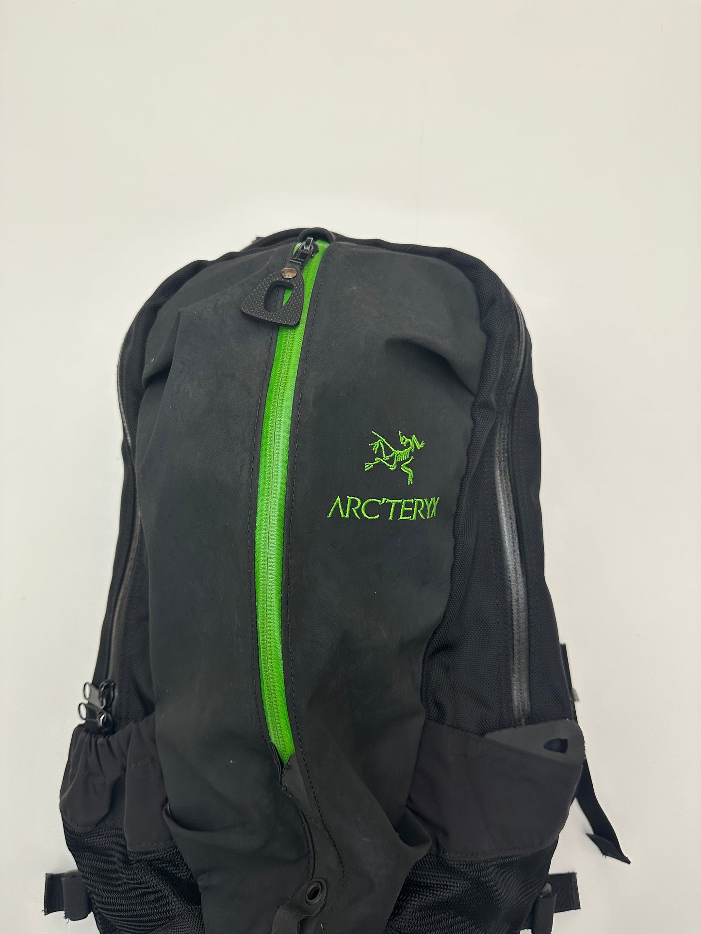 Arc’teryx Arro 22 Backpack Black / Khasi Green