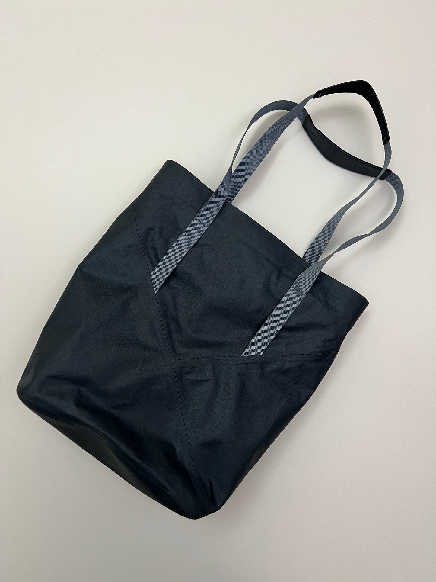 Arc’teryx Blanca 19 Tote Bag Grey