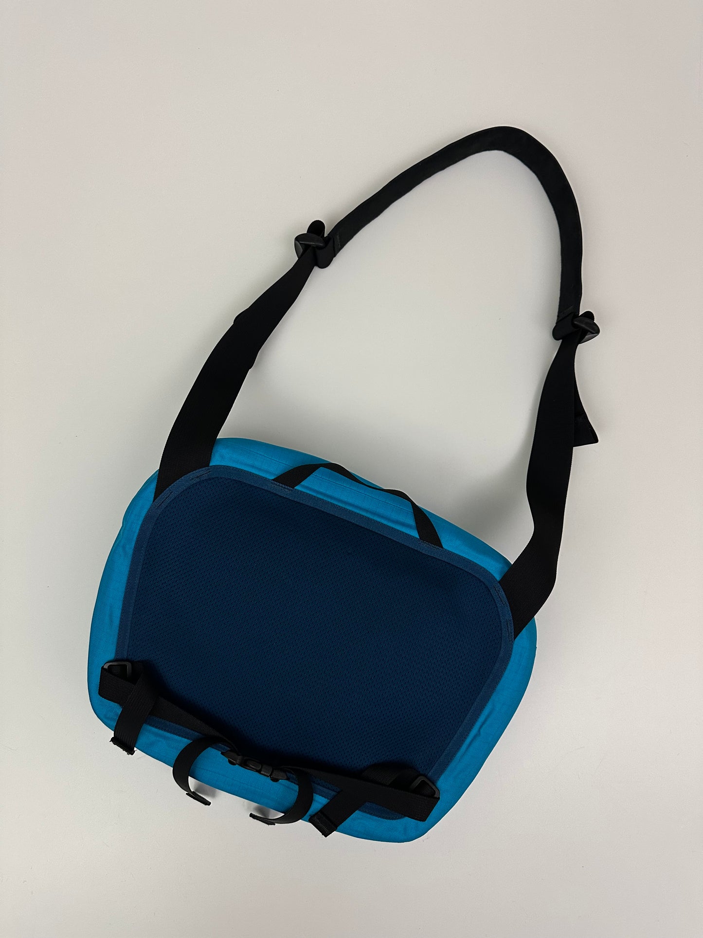 Arc’teryx Lunara 10 Shoulder Bag Blue