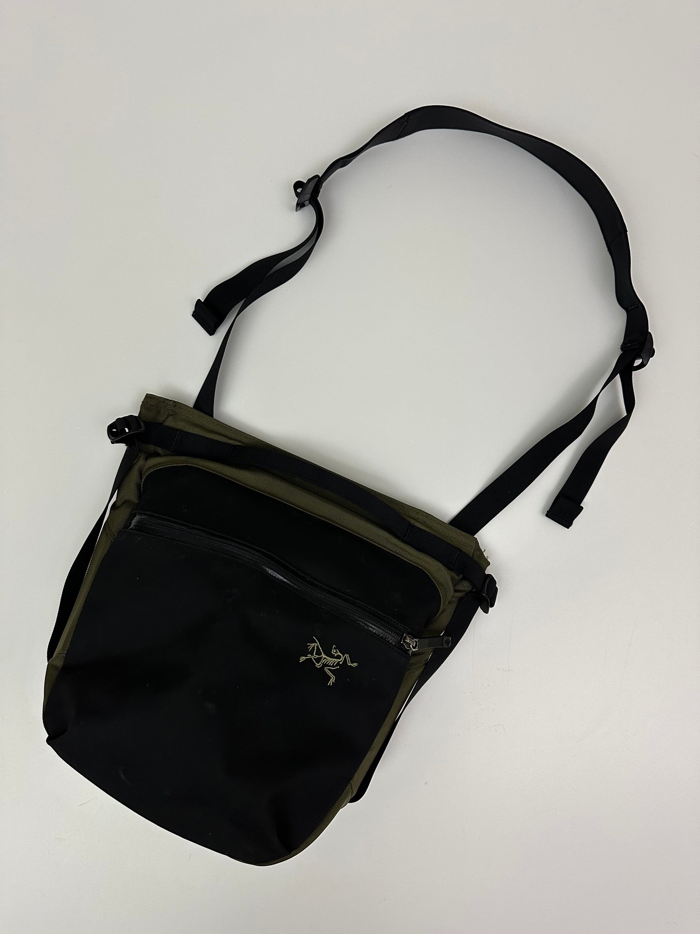 Arc’teryx Arro 8 Shoulder Bag Wildwood Green