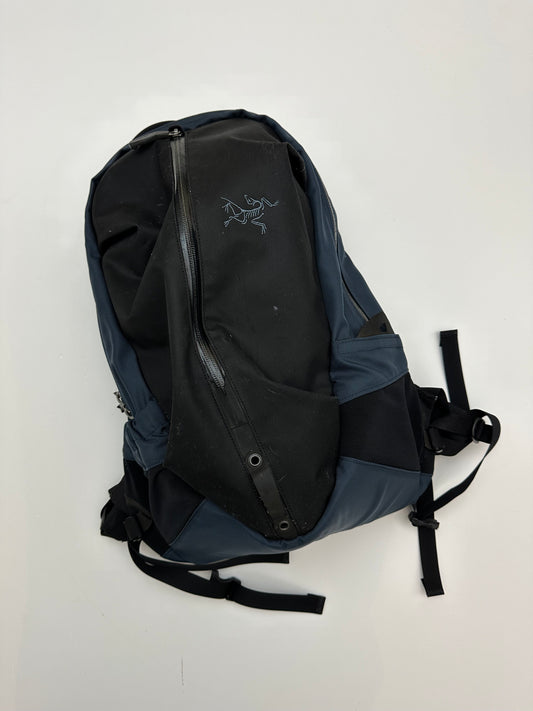 Arc’teryx Arro 16 Backpack Fortune Blue / Black