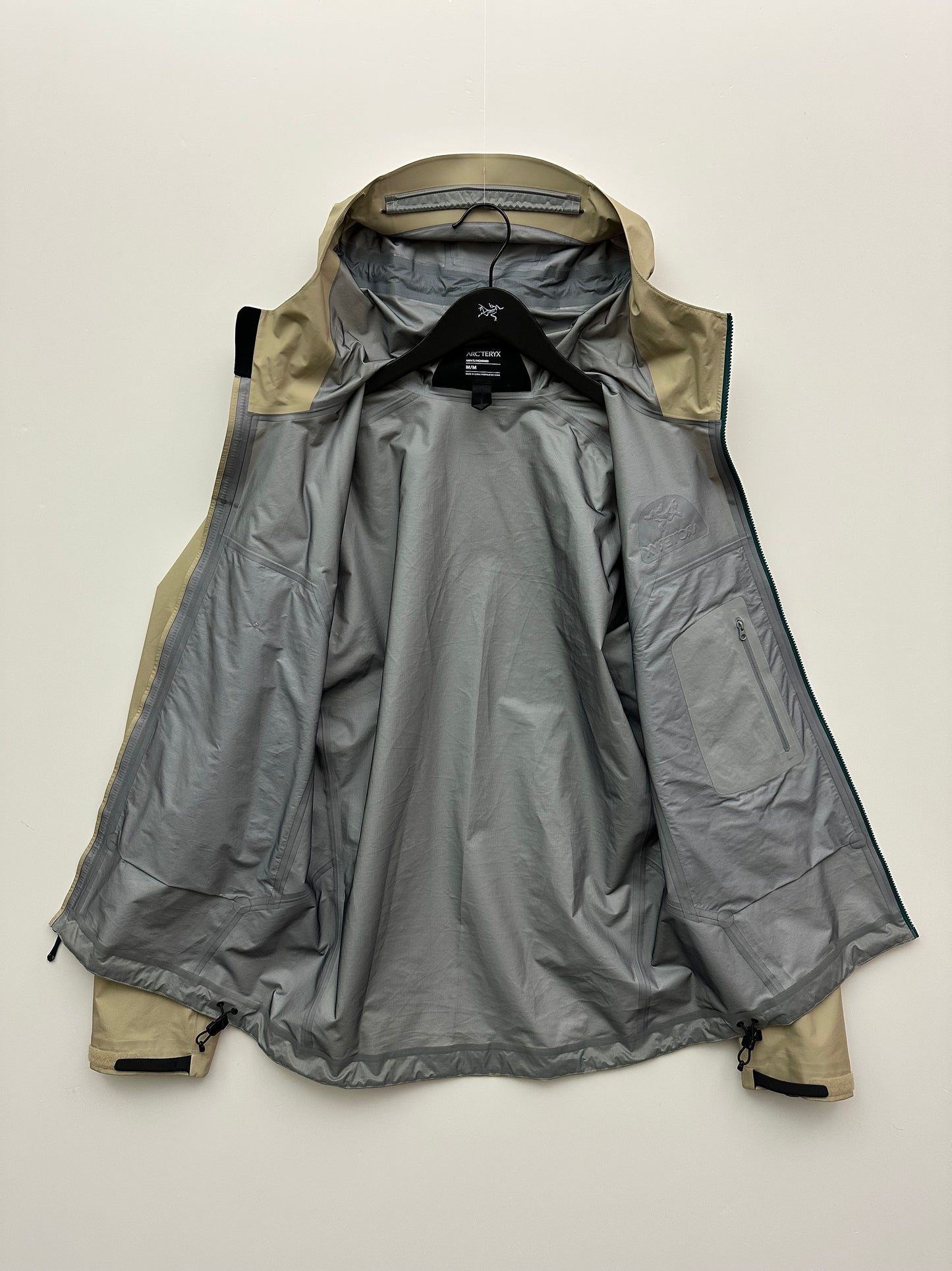 Arc’teryx Beta Jacket Wicker Men’s M Medium Gore-Tex