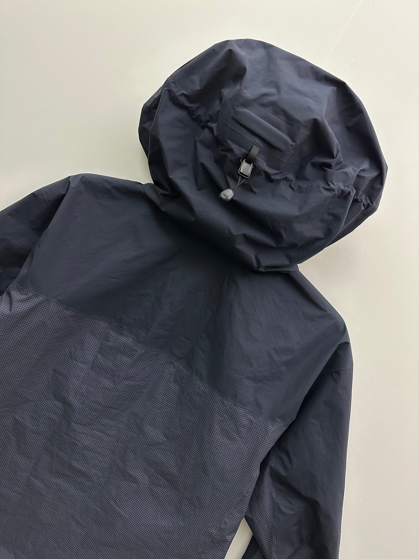 Arc’teryx Alpha Jacket Black Sapphire Women’s XL Gore-Tex Pro RECCO