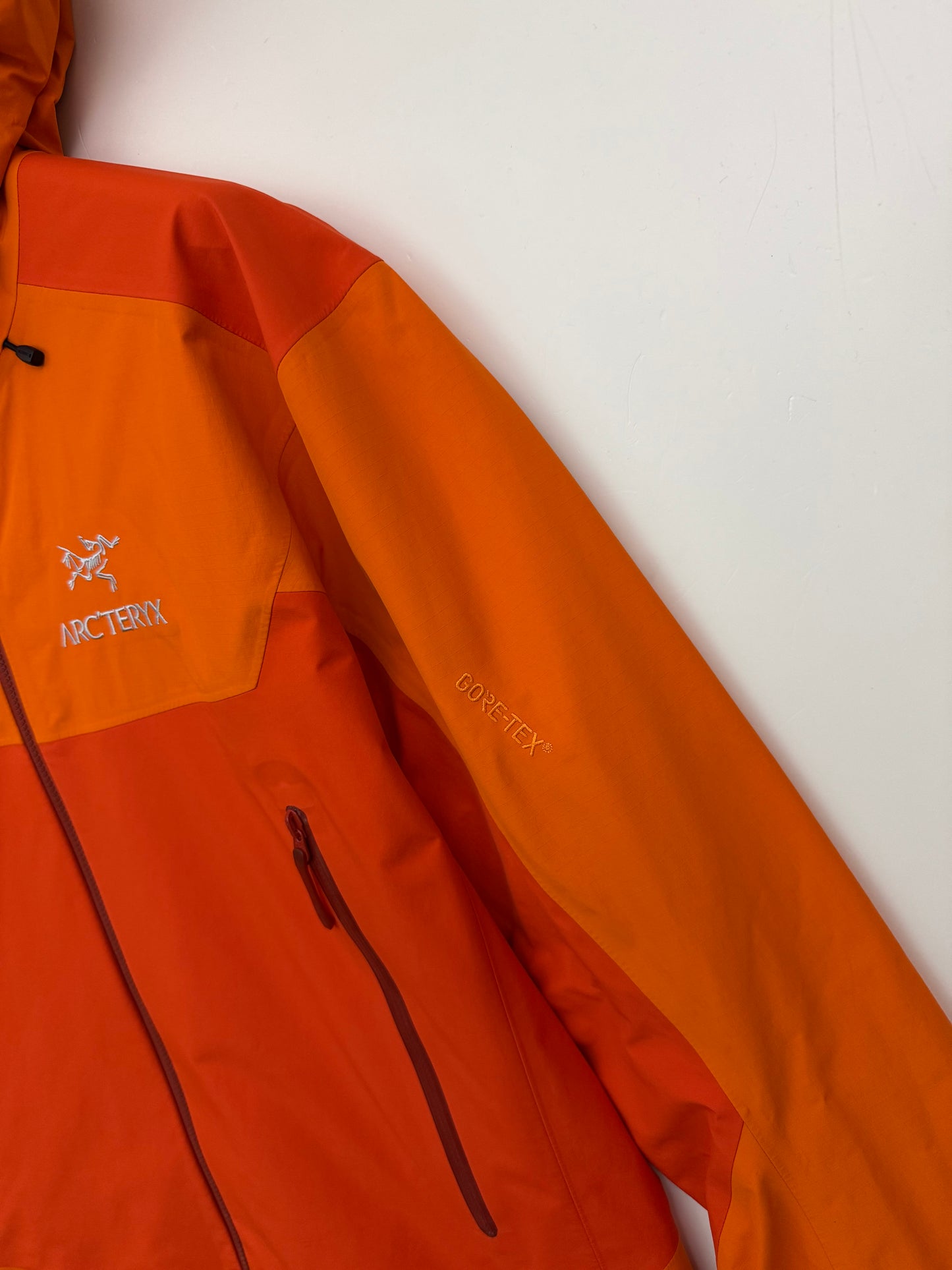 Arc’teryx Beta SL Hybrid Jacket Beacon Orange Men’s M Medium Gore-Tex