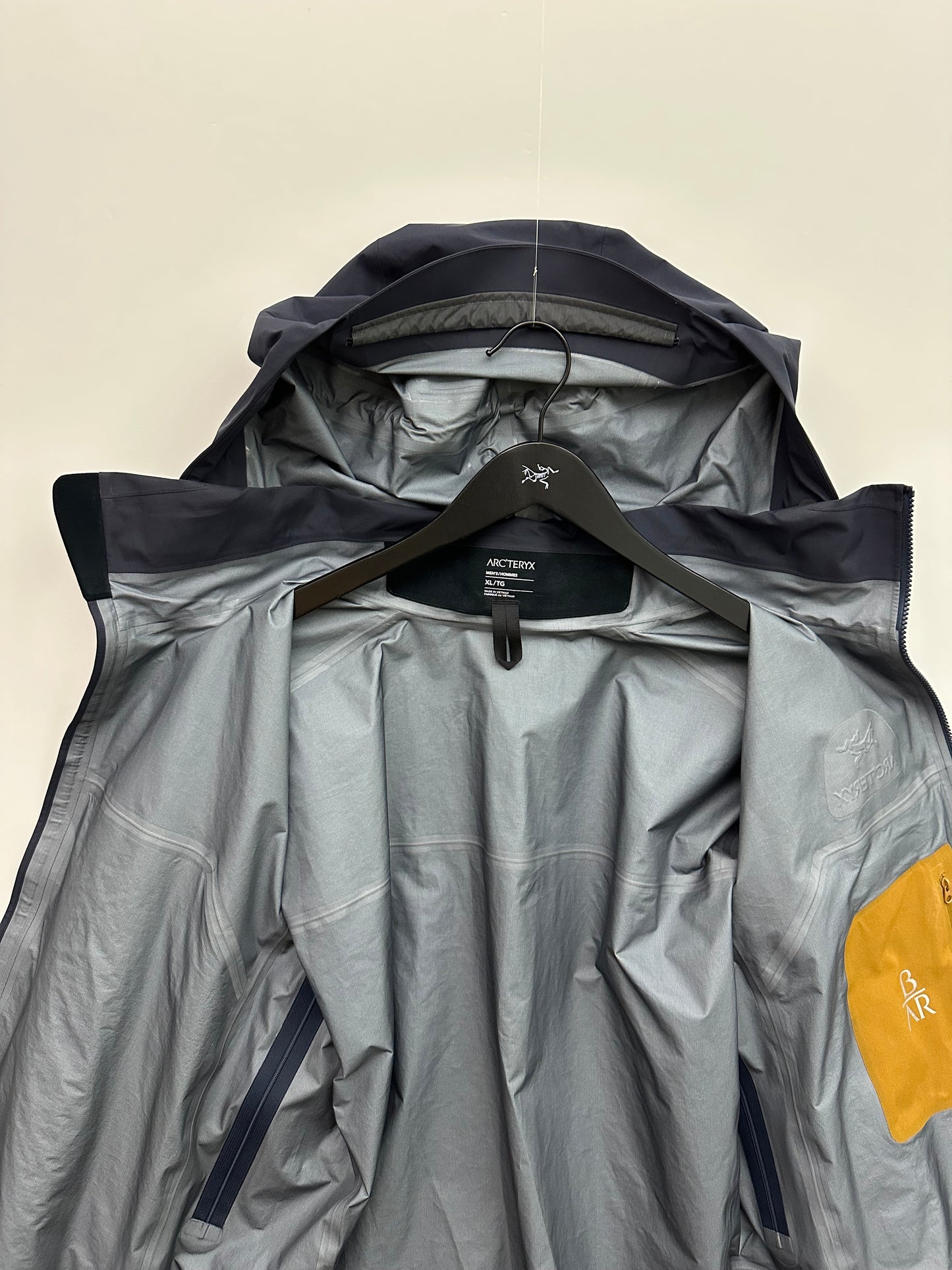 Arc’teryx Beta AR Jacket Black Sapphire Men’s XL Extra Large Gore-Tex Pro RECCO