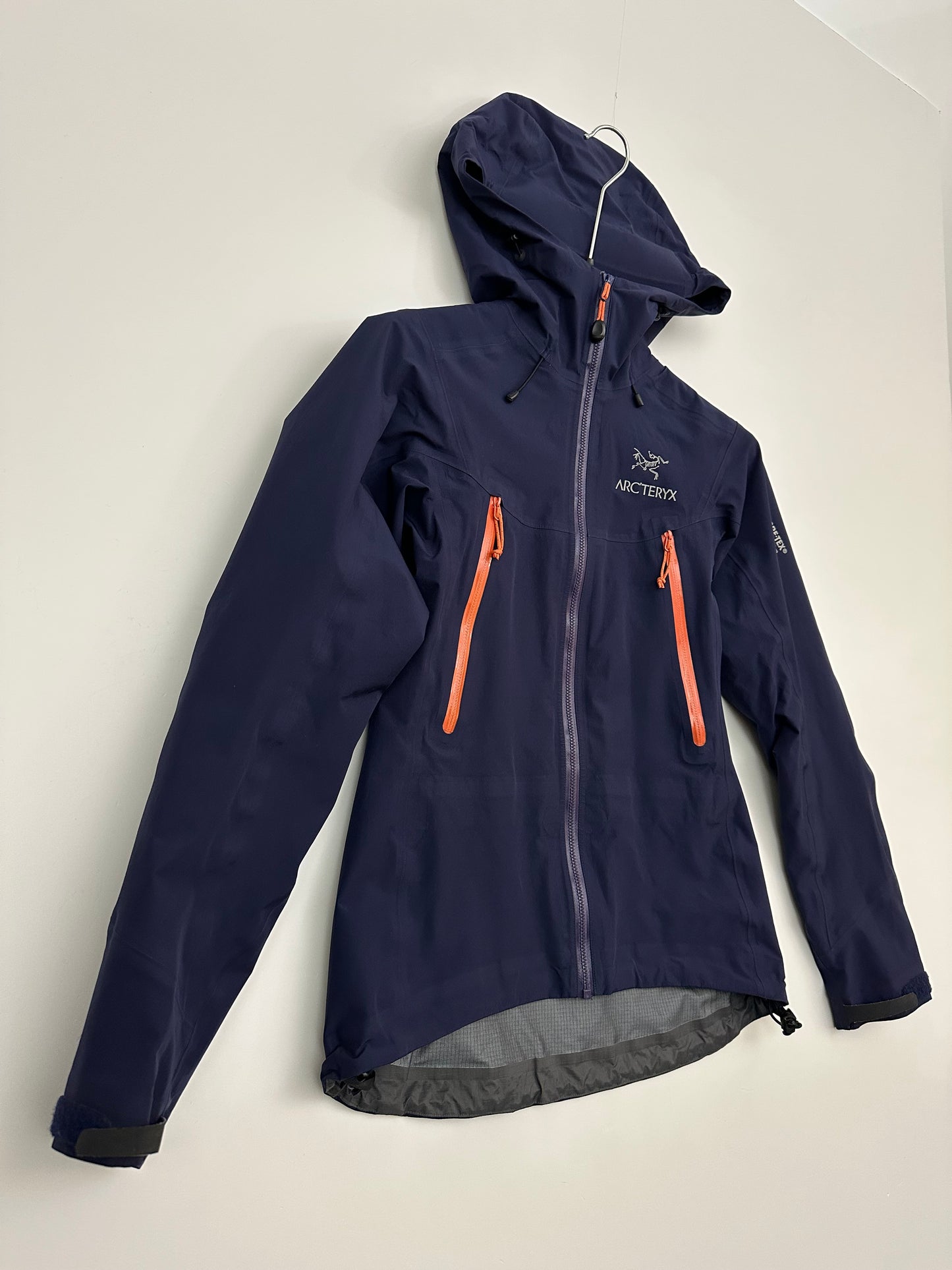 Arc’teryx Beta LT Jacket Purple Women’s XS Extra Small Gore-Tex Pro