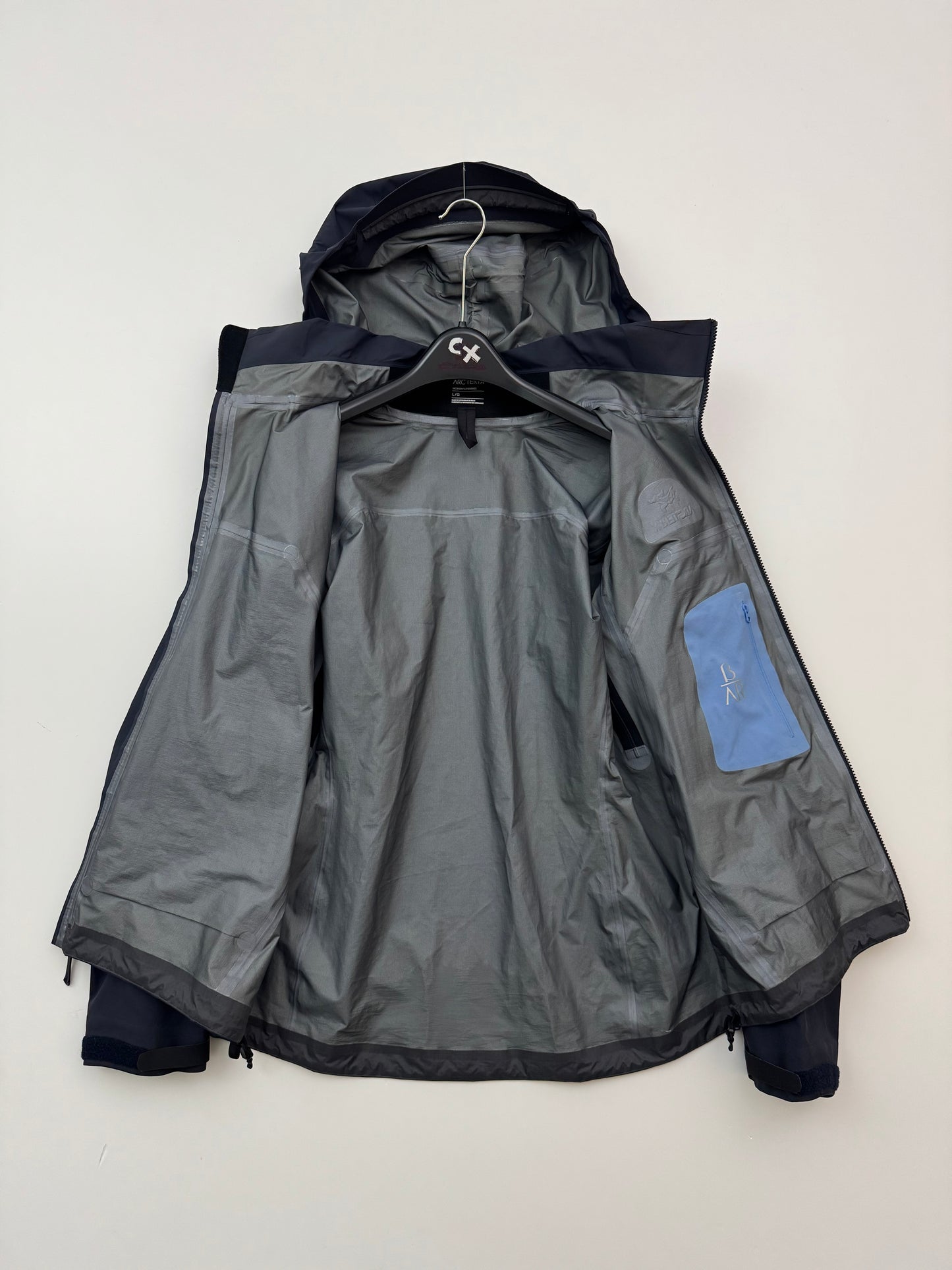 Arc'teryx Beta AR Jacket Women's L Large Blue Gore-Tex Pro Shell RECCO