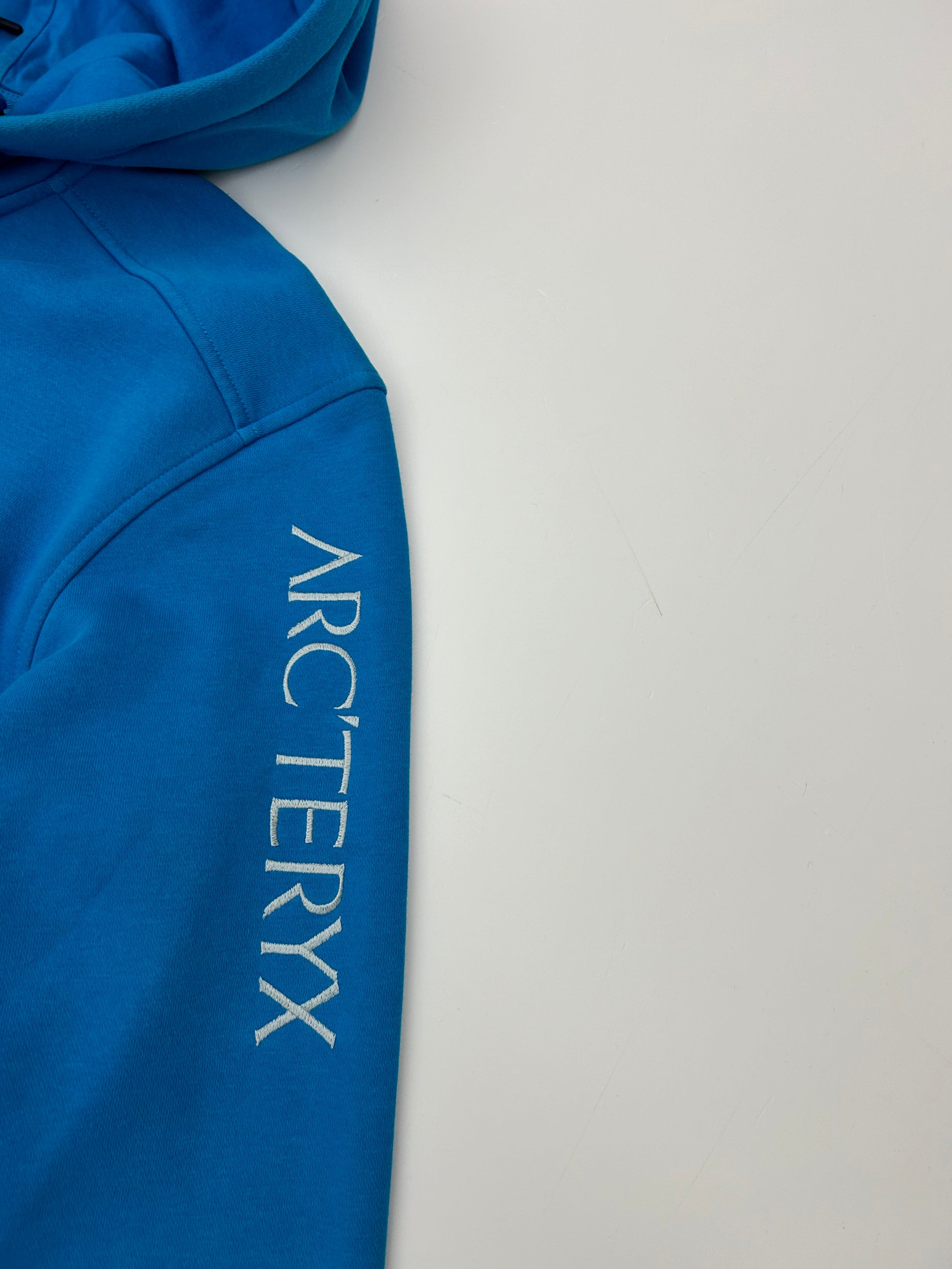 Arcteryx word shop on end hoody